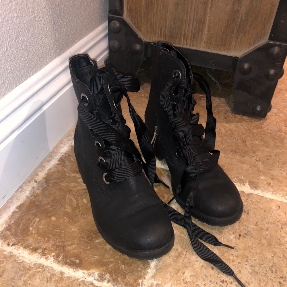 Girls Zippered Booties ~ Size 3